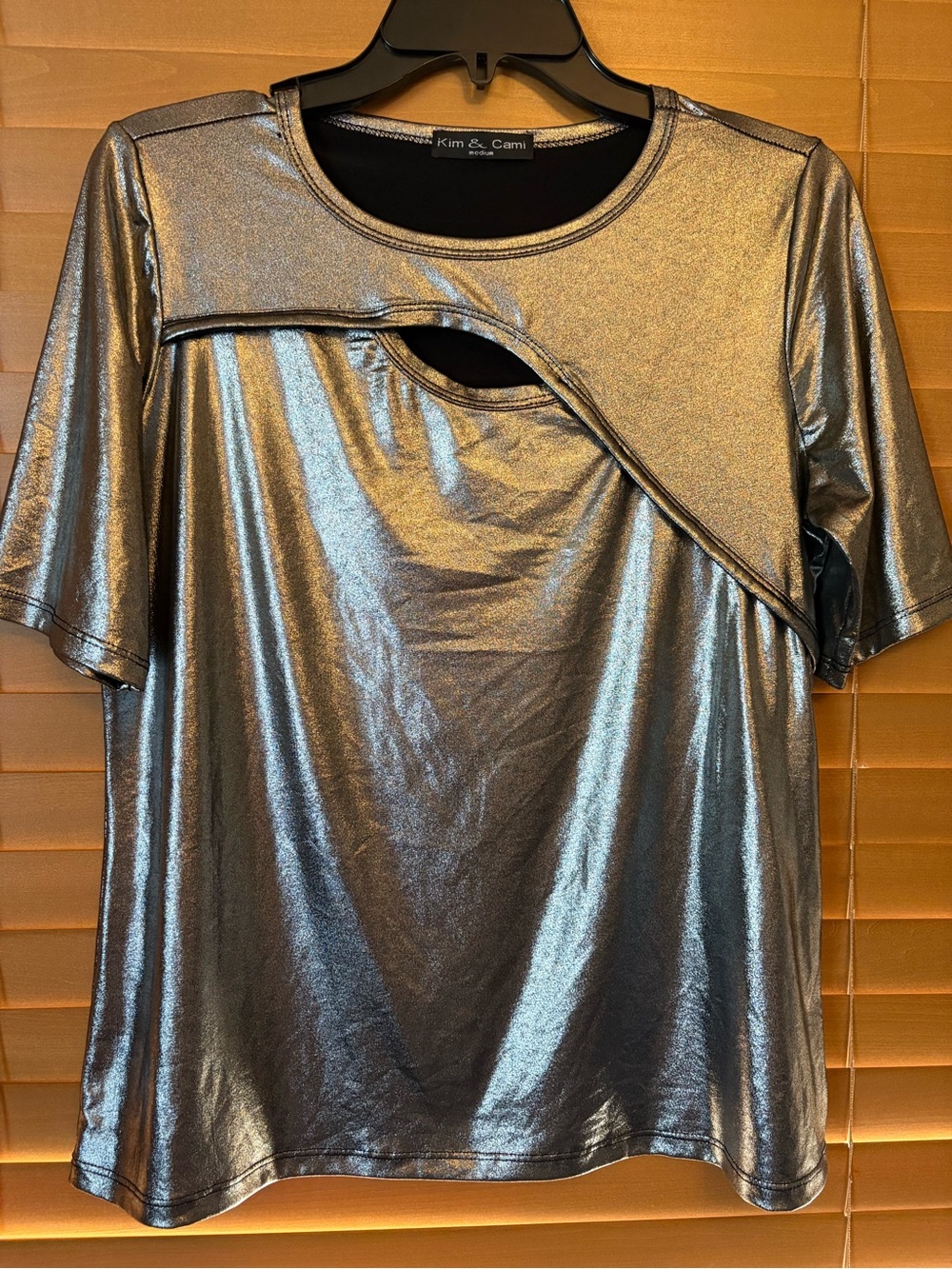 Kim & Cami NWOT Metallic Silver Short Sleeve Top. Size Medium